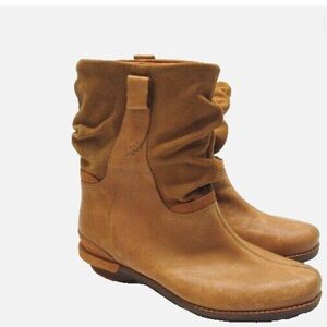 Patagonia Addie Gold/ Tan Leather Slouchy Pull On Bootie Cowboy boots, Size 7.5
